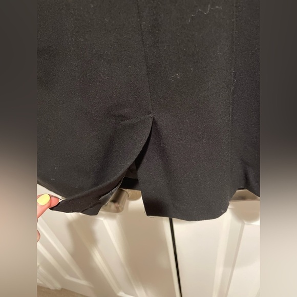 Elegant Black Sleeveless Sheath Dress with Ruffle Detail – Size 8 Calvin Klein - Picture 5 of 7